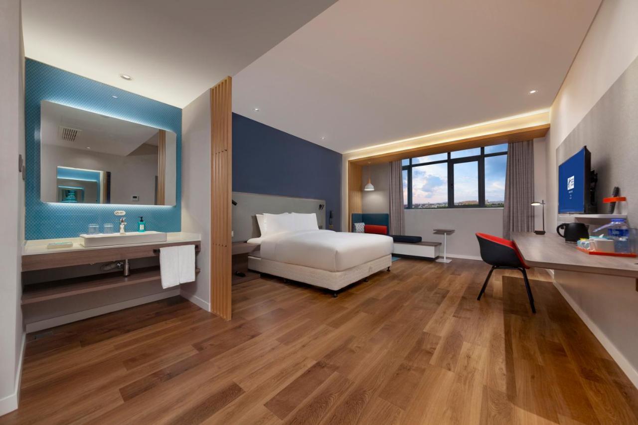 Holiday Inn Express Pinghu By Ihg Bagian luar foto
